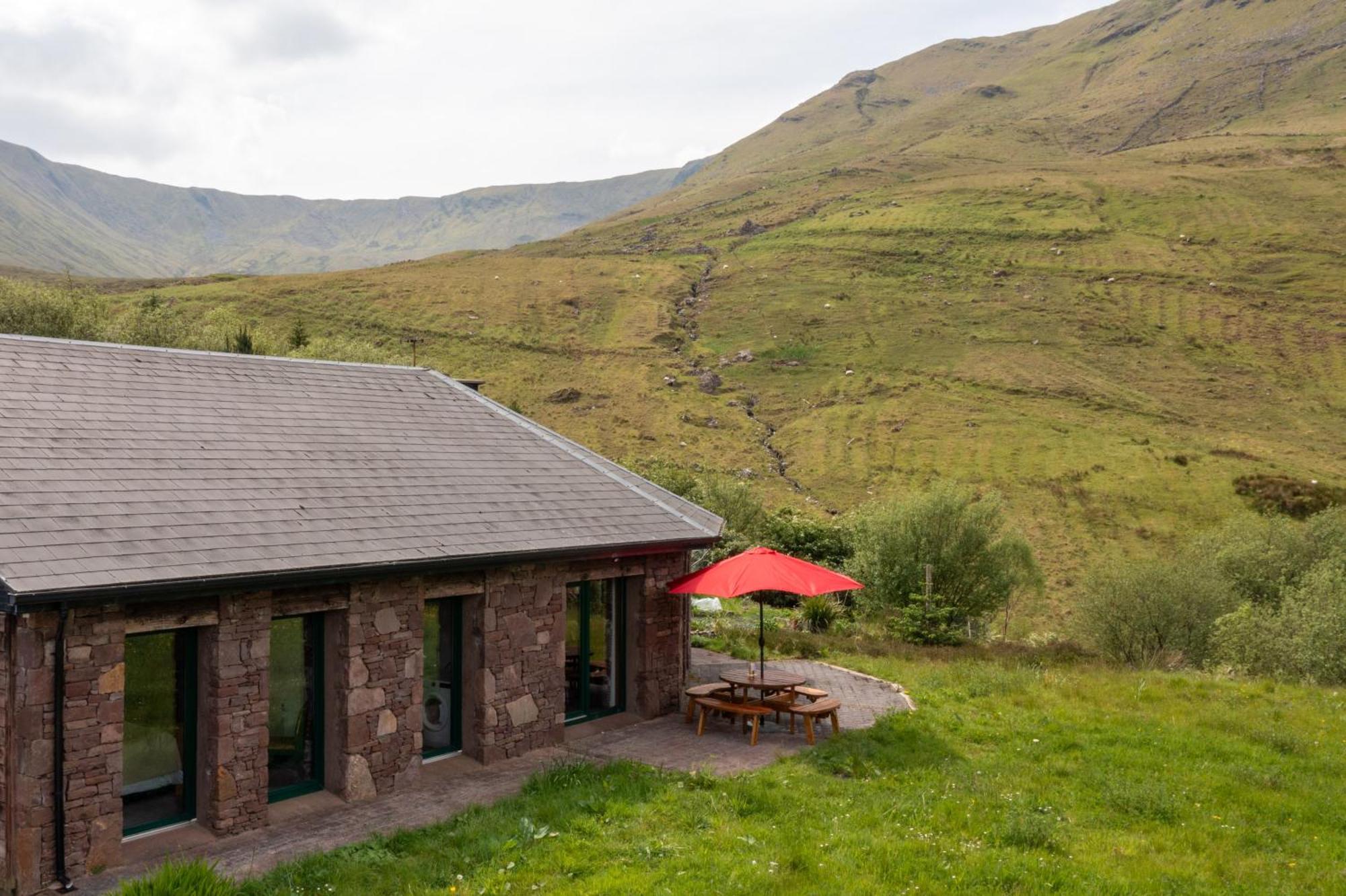 Heather Lodge With Sea And Mountain Views Leenaun Habitación foto